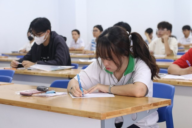 Thí sinh tham dự kỳ thi đánh giá năng lực đợt 2 vào ngày 1/6 (ảnh: ĐHQG TPHCM) Thí sinh tham dự kỳ thi đánh giá năng lực đợt 2 vào ngày 1/6 (ảnh: ĐHQG TPHCM)