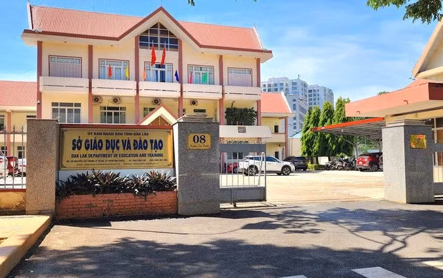 Không kỷ luật nữ hiệu trưởng nhiều sai phạm, nguyên Giám đốc Sở GD-ĐT tỉnh Đắk Lắk, bị đề nghị kỷ luật khiển trách