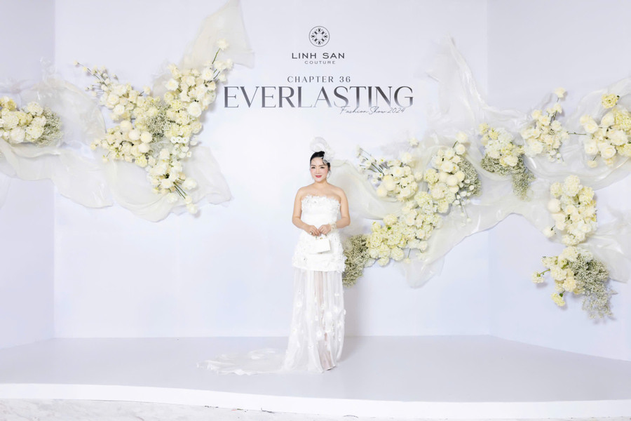 Nhan sắc của Hoa hậu Giáng My khiến nhiều người phải xuýt xoa. Tại sự kiện, cô chọn chiếc váy trắng với điểm nhấn là chi tiết xuyên thấu song vẫn toát lên vẻ thanh lịch đúng với hình ảnh mình theo đuổi