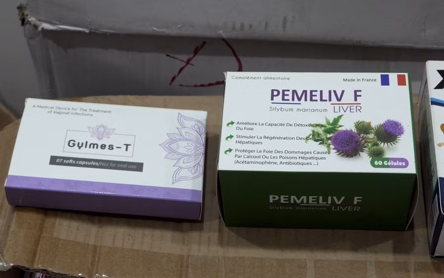 Thông tin trên các vỏ hộp được các đối tượng đặt in bằng tiếng nước ngoài thể hiện hàng hóa xuất xứ từ nước ngoài (Tây Ban Nha, Pháp, Mỹ,..). Tem nhãn phụ được Tiến và Nguyệt thuê người dán tại xưởng Hưng Yên và kho hàng tại địa chỉ 114 Xa La, Hà Đông, Hà Nội.