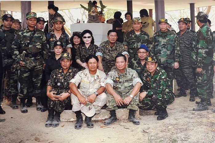 Ông Hun Sen và phu nhân đến khu vực tranh chấp "Tam giác ngọc" hồi năm 2009. Khi đó, ông Hun Sen là thủ tướng Campuchia. Ảnh: SHS Ông Hun Sen và phu nhân đến khu vực tranh chấp "Tam giác ngọc" hồi năm 2009. Khi đó, ông Hun Sen là thủ tướng Campuchia. Ảnh: SHS