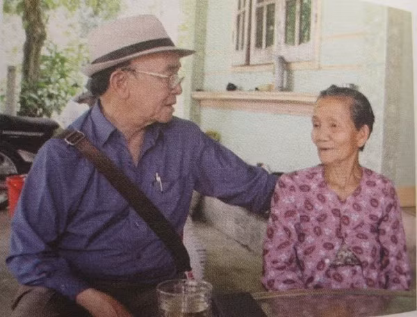 Khi ra khỏi rừng, ông thường tìm về thăm bà con những nơi năm xưa ông từng chiến đấu.