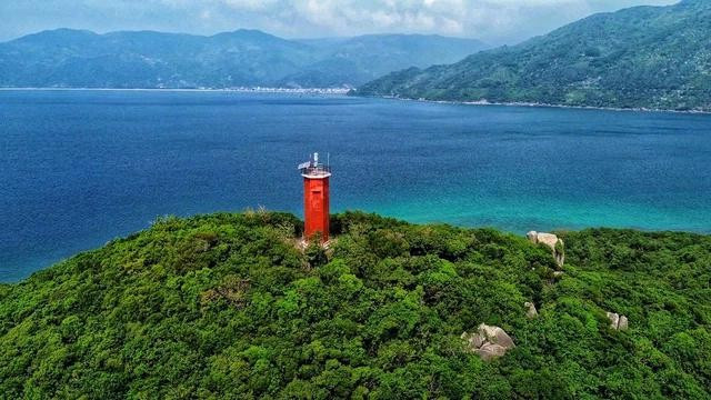 Trên đảo, người dân thờ bà Thủy Long với mong cầu thuận buồm xuôi gió, tôm cá đầy khoang Trên đảo, người dân thờ bà Thủy Long với mong cầu thuận buồm xuôi gió, tôm cá đầy khoang