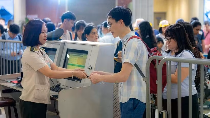 Ngày cuối nghỉ lễ 30/4-1/5, lượng hành khách đi máy bay tại Sân bay Nội Bài và Tân Sơn Nhất sẽ vẫn rất cao. (Ảnh: PV/Vietnam+)