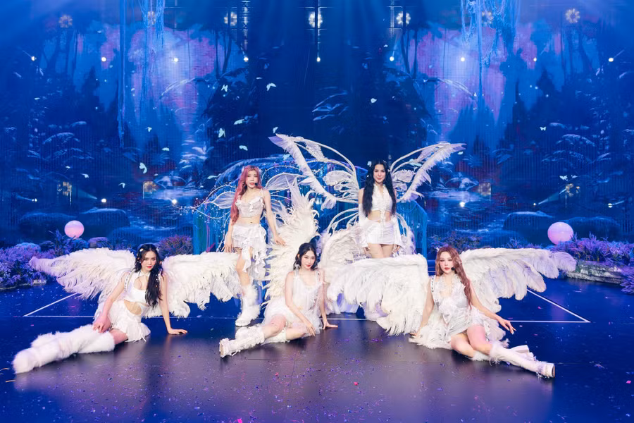 Hoa xương rồng có vẻ ấn tượng hơn ca khúc ra mắt của chính Lunas. Ảnh: BTC