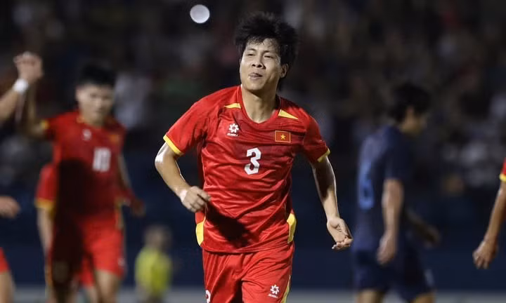 Nguyễn Văn Vĩ ghi bàn sau khi vào sân chưa đầy 10 phút.