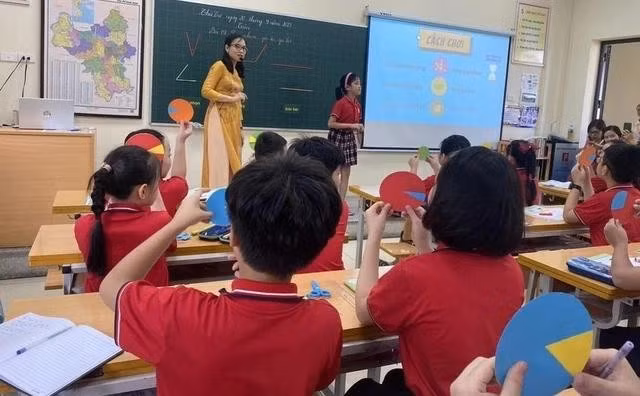 Nhiều thay đổi về chế độ việc làm đối với giáo viên từ tháng 4