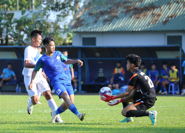 Nguyễn Lê Quang Khôi (số 18) là gương mặt triển vọng của U.16 Việt Nam Nguyễn Lê Quang Khôi (số 18) là gương mặt triển vọng của U.16 Việt Nam