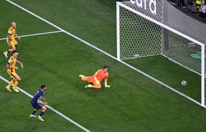 Achraf Hakimi ghi bàn thắng dễ nhất trong sự nghiệp Achraf Hakimi ghi bàn thắng dễ nhất trong sự nghiệp