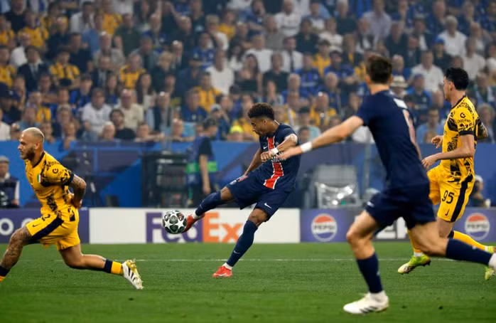 Chân sút 19 tuổi DesirenDoue ghi bàn lần đầu ở chung kết cúp châu Âu