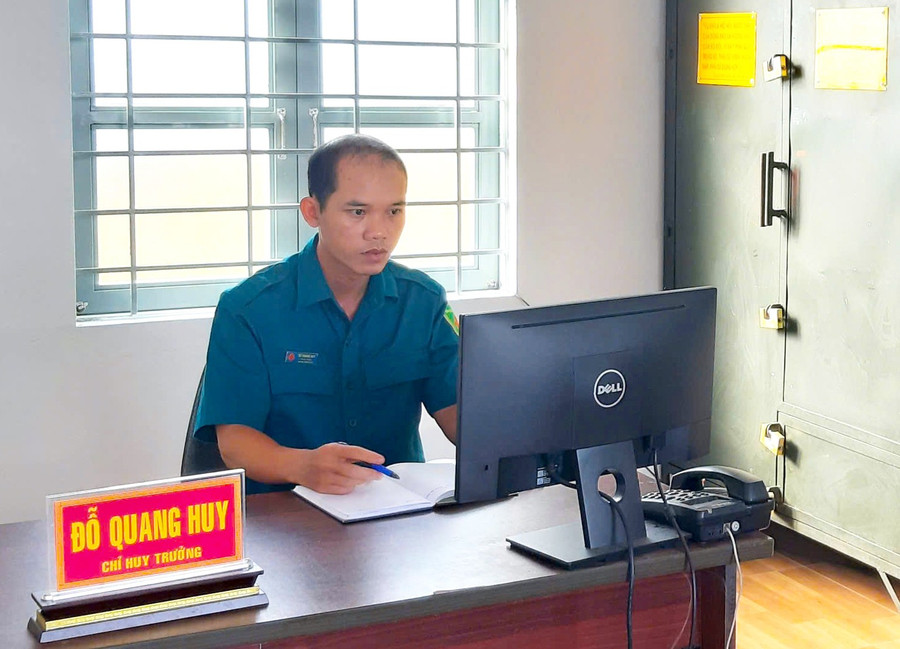 Những năm qua, anh Đỗ Quang Huy-Chỉ huy trưởng Ban Chỉ huy Quân sự phường Ngô Mây luôn nỗ lực, hoàn thành mọi công việc được giao. Ảnh: N.M nhung-nam-qua-anh-do-quang-huy-chi-huy-truong-ban-chi-huy-quan-su-phuong-ngo-may-luon-no-luc-hoan-thanh-moi-cong-viec-duoc-giao-anh-ngoc-minh.jpg