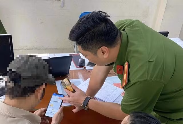 Công an hướng dẫn người dân về các thủ đoạn lừa đảo