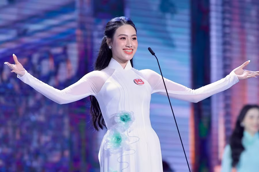 Thí sinh Ngô Thị Thanh Vân, sinh năm 2005, đến từ Ninh Bình, sinh viên Đại học Văn hóa Hà Nội. Cô được đặc cách vào Chung khảo Hoa hậu Việt Nam 2024 nhờ danh hiệu Người đẹp Hoa Lư.