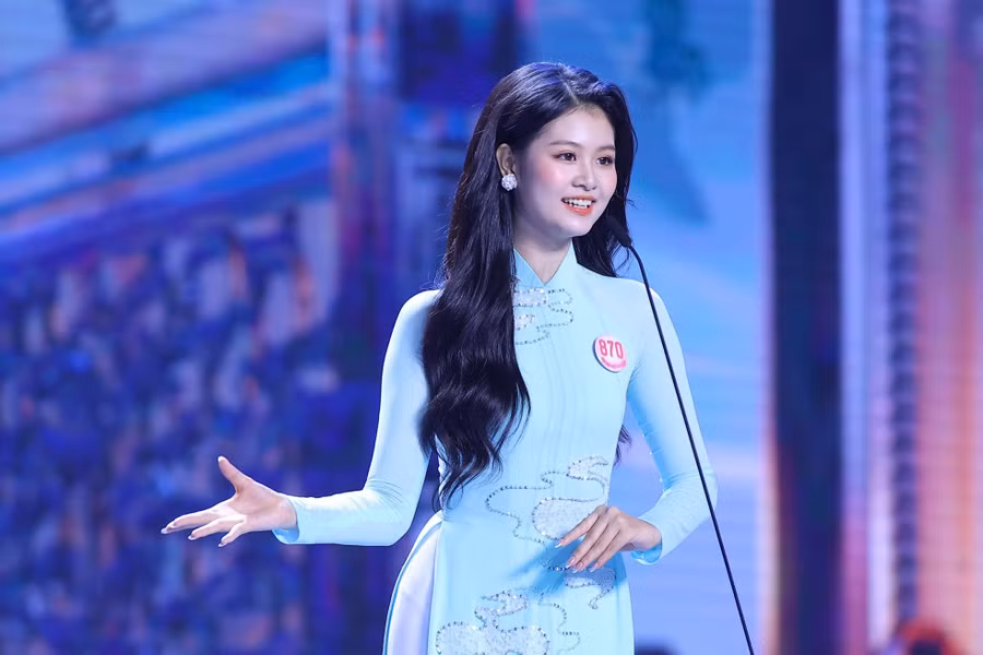 Thí sinh Hồ Ngọc Phương Linh, sinh năm 2004, đến từ Hà Tĩnh. Cô là sinh viên trường Quản trị và Kinh doanh, Đại học Quốc gia Hà Nội.