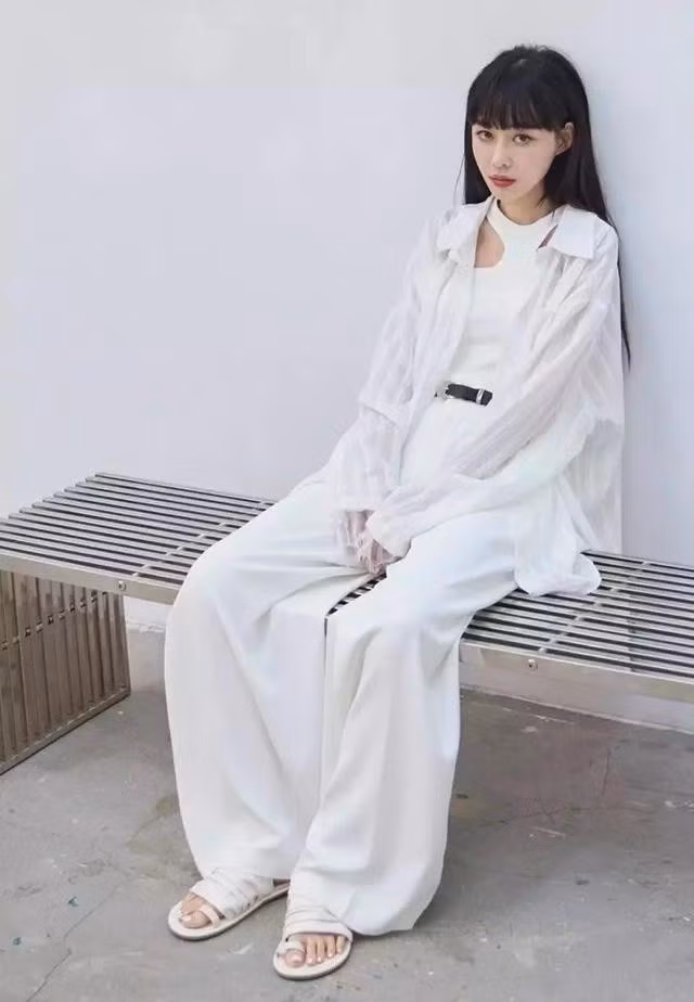 Phong cách tone sur tone luôn là lựa chọn an toàn nhưng đầy tinh tế cho những ai yêu thích sự thanh lịch