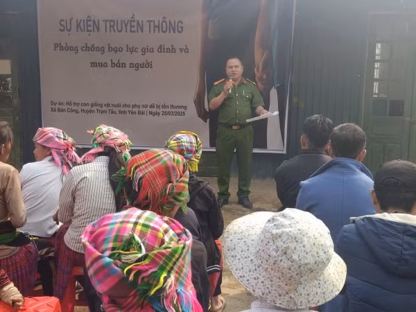 Công an xã thường xuyên tổ chức các hoạt động tuyên truyền pháp luật cho người dân trên địa bàn.