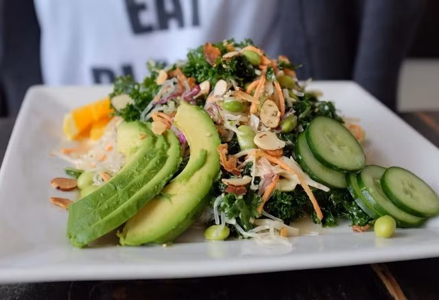 Bên cạnh nỗ lực giảm muối, giảm món dầu mỡ, việc bổ sung các thực phẩm chứa kali, cholesterol tốt HDL và chất xơ cũng góp phần giảm nguy cơ đột quỵ - Ảnh minh họa: MEDICAL XPRESS