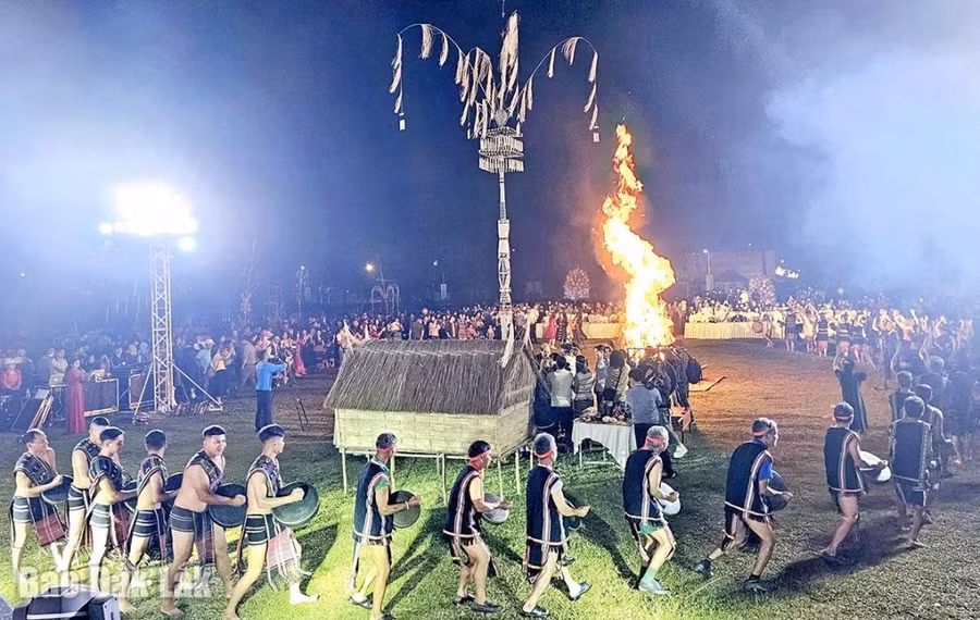 Ngày hội buôn làng.