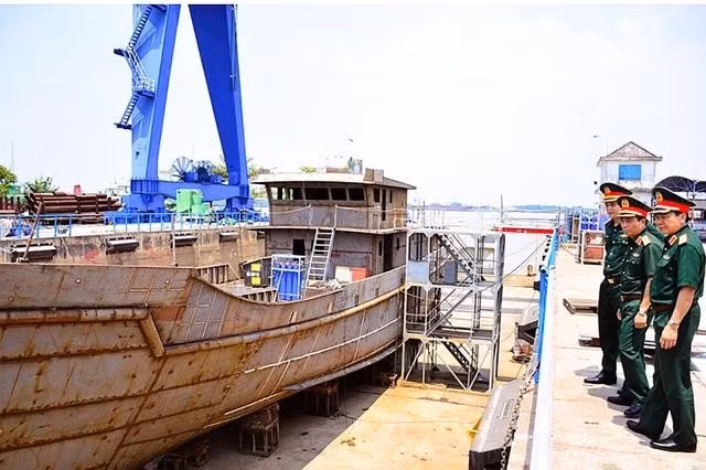 Tàu của hải đội dân quân thường trực đang được đóng mới tại nhà máy X51