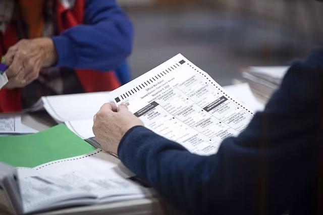 Việc kiểm đếm phiếu bầu qua thư được cải tiến ở nhiều bang. Ảnh: Las Vegas Sun