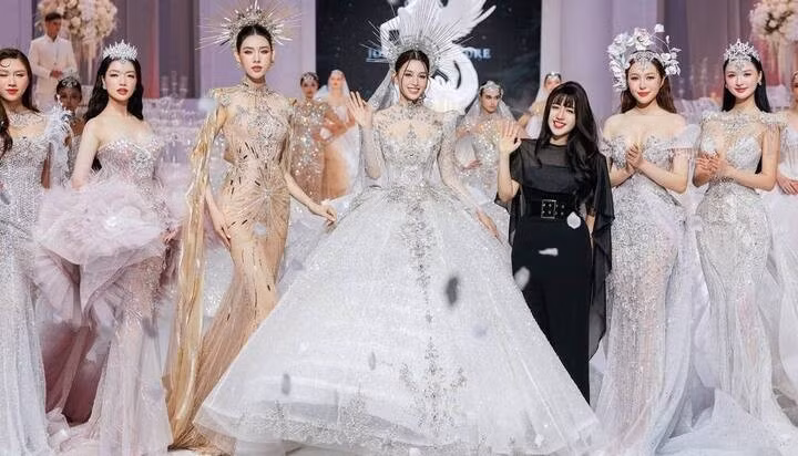 Dàn Hoa hậu, người đẹp hội tụ, mỗi người một vẻ, cùng nhau tỏa sáng.