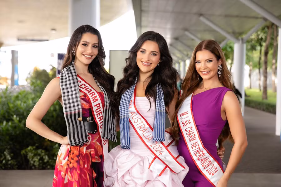 Người đẹp Carolina Mía Gómez Cumba (Puerto Rico), Alana Deutsher-Moore (Úc) và Rosalie Esmee Hooft (Hà Lan) cùng đến sân bay Tân Sơn Nhất vào sáng 9.12