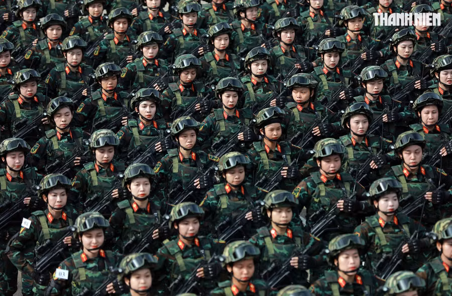 127 nữ quân nhân được tuyển chọn trong toàn quân, tham gia khối nữ chiến sĩ biệt động