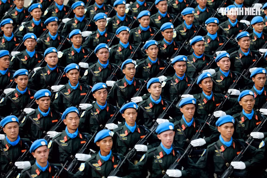 Khối nam sĩ quan Cảnh sát gìn giữ hòa bình