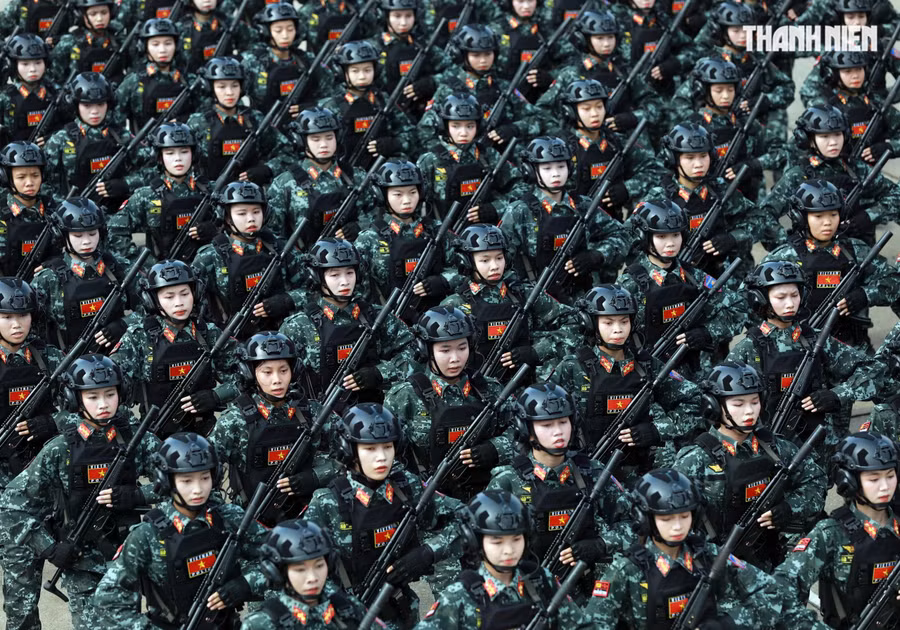 Khối nữ cảnh sát đặc nhiệm với 128 chiến sĩ