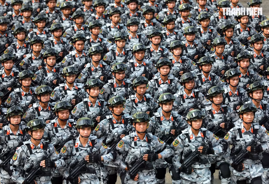 Khối chiến sĩ Đặc nhiệm dù thuộc Quân khu 5 xuất phát từ Quảng Nam, di chuyển đến ga Biên Hòa (Đồng Nai), sau đó tiếp tục đến các địa điểm tập luyện