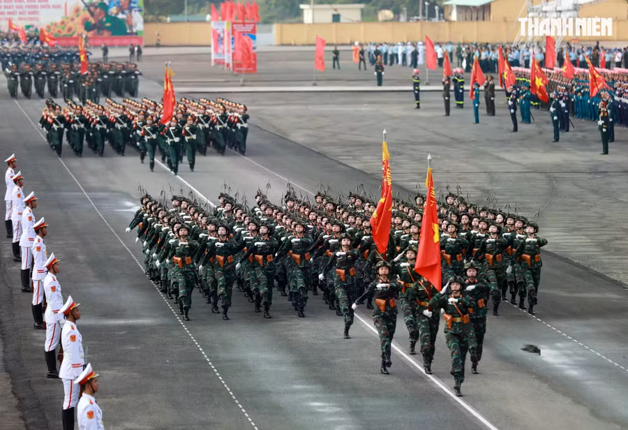 Khối nữ sĩ quan thông tin