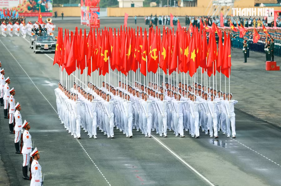 Khối quân kỳ do thượng tướng Huỳnh Chiến Thắng, Phó tổng tham mưu trưởng Quân đội nhân dân Việt Nam chỉ huy dẫn đầu các khối đại diện cho Quân đội nhân dân Việt Nam