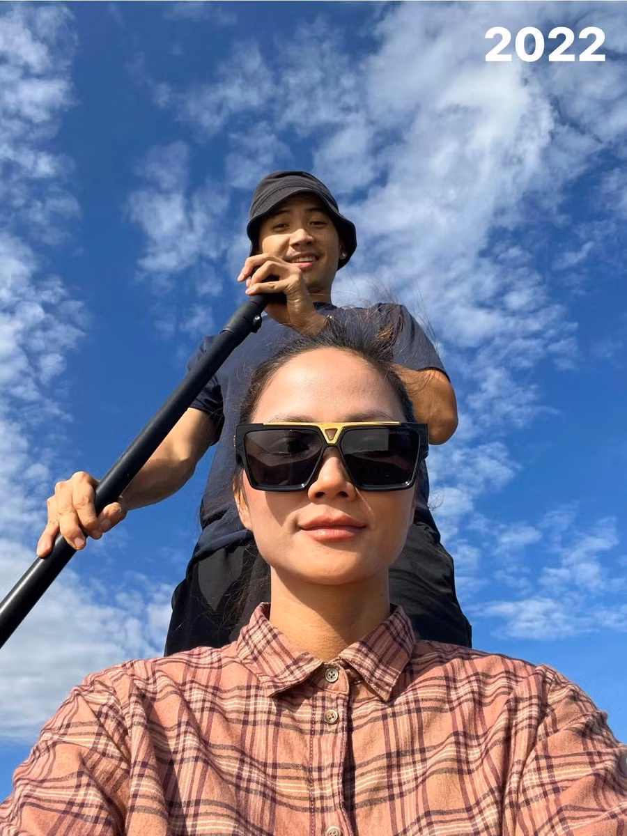 Với H'Hen, Tuấn Khôi là người giàu tình cảm, biết cách chăm lo cho cô đến mức "chưa ai chăm sóc tôi như thế". Vì hoạt động trong lĩnh vực nghệ thuật nên anh có sự thấu hiểu, luôn ủng hộ công việc của bạn gái. Chính anh là người giúp H'Hen Niê bớt mạnh mẽ hơn khi yêu