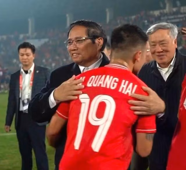 Quang Hải và Thủ tướng sau chung kết lượt đi AFF Cup 2024