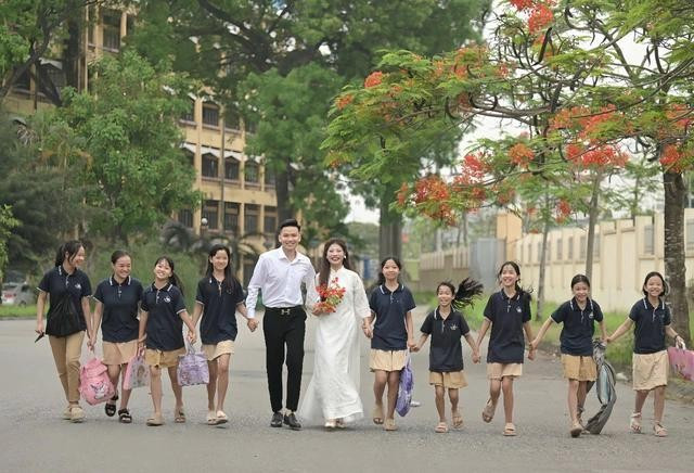Cặp đôi chụp ảnh cưới tại nơi cả hai đang công tác để lưu giữ những kỷ niệm đẹp Cặp đôi chụp ảnh cưới tại nơi cả hai đang công tác để lưu giữ những kỷ niệm đẹp