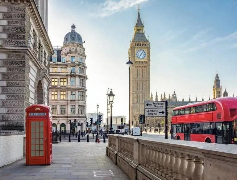 そして栄冠は…イギリス、ロンドンに!この歴史ある都市は、ナイトライフ、博物館、空港の接続性などの分野でトップとなり、10年連続で第1位を維持した。 Và vương miện thuộc về… London, Anh! Thành phố có bề dày lịch sử này tiếp tục giữ vững vị trí số một trong năm thứ 10 liên tiếp, đứng đầu các hạng mục như đời sống về đêm, bảo tàng và kết nối sân bay