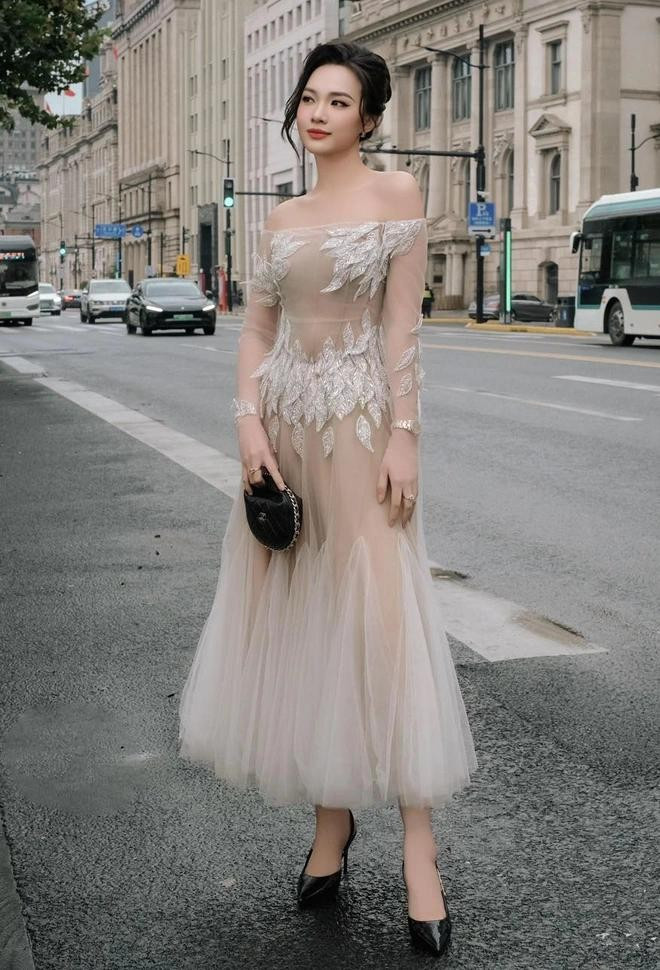 Gam màu pastel dịu dàng và thời thượng, luôn hợp mốt và đặc biệt vì chúng đòi hỏi sự kỳ công khi thiết kế và kết hợp cùng phụ kiện, giày và túi