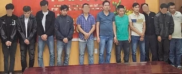 Một số nghi phạm trong đường dây đánh bạc bị triệu tập