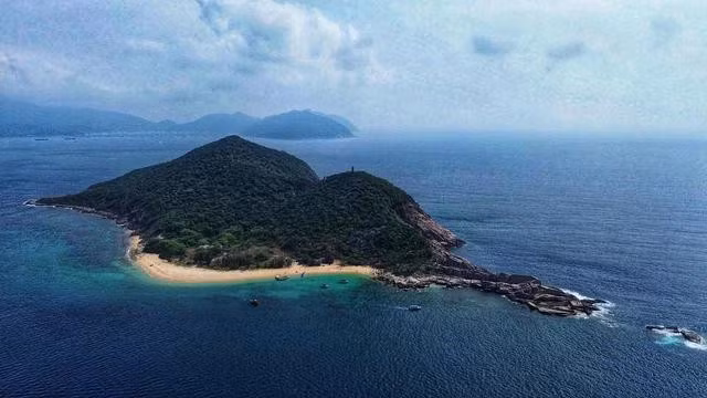 Cù lao Mái Nhà (thôn Phước Đồng, xã An Hòa Hải, H.Tuy An) cách bờ khoảng 20 phút đi thuyền