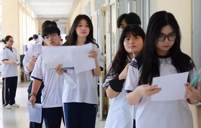 Năm nay tích hợp giấy báo dự thi và thẻ dự thi thành một loại là giấy báo dự thi