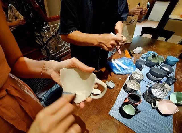 Vết bể vỡ càng dị dạng, khi nối lại món đồ càng thêm đẹp