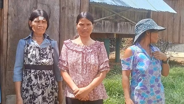 Chị Y Nhựa (giữa) được tìm thấy và đưa về với gia đình an toàn