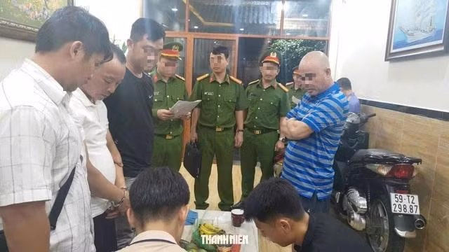 Cơ quan CSĐT khám xét nơi ở (tạm trú) của Hoàng Văn Thảo ở Q.Tân Bình (TP.HCM)