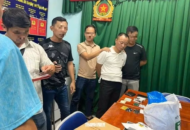 Hoàng Văn Thảo bị Cơ quan CSĐT Công an tỉnh Bình Thuận bắt khẩn cấp cùng túi tiền vừa nhận để "chạy án"