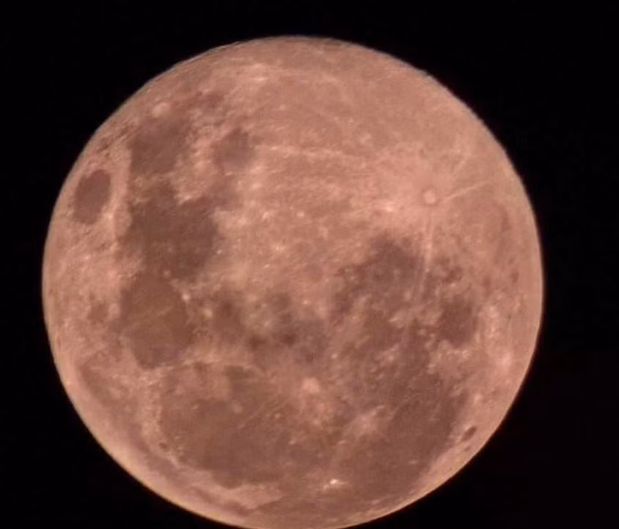 Trăng tròn tháng 4 còn gọi là Trăng Hồng