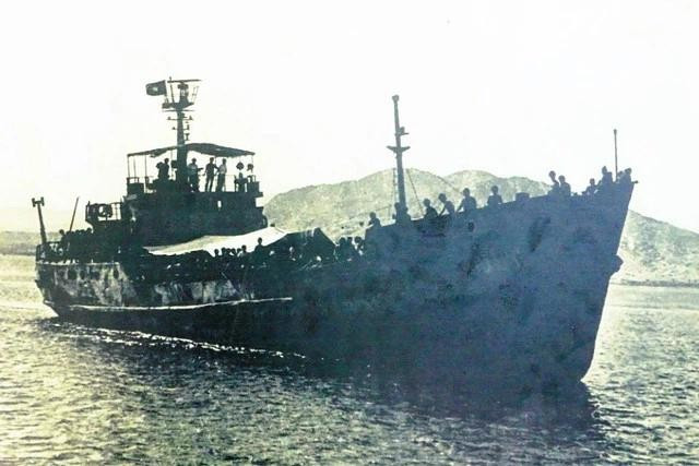 Tàu HQ-931 đưa thương binh và bộ đội chiến đấu trong trận 14.3.1988 từ đảo Sinh Tồn về Cam Ranh Tàu HQ-931 đưa thương binh và bộ đội chiến đấu trong trận 14.3.1988 từ đảo Sinh Tồn về Cam Ranh