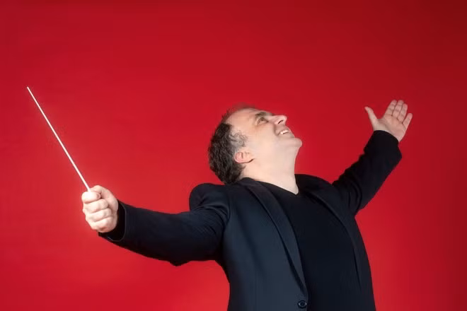 Nhạc trưởng Nayden Todorov, Giám đốc âm nhạc Nhà hát Opera quốc gia Bulgaria. (Ảnh: BTC)