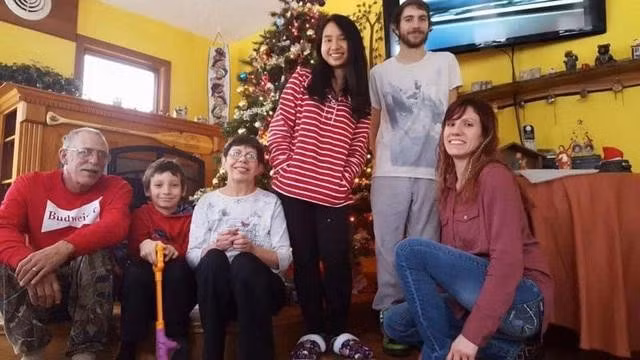 Trần Thị Kim Khuyên và gia đình nuôi tại Mỹ