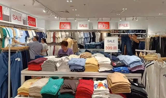 Khách đìu hiu trong giờ cao điểm ngày Thứ sáu đen