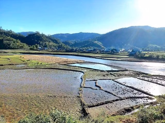 Ruộng đồng, làng mạc dưới chân núi Ngọc Linh